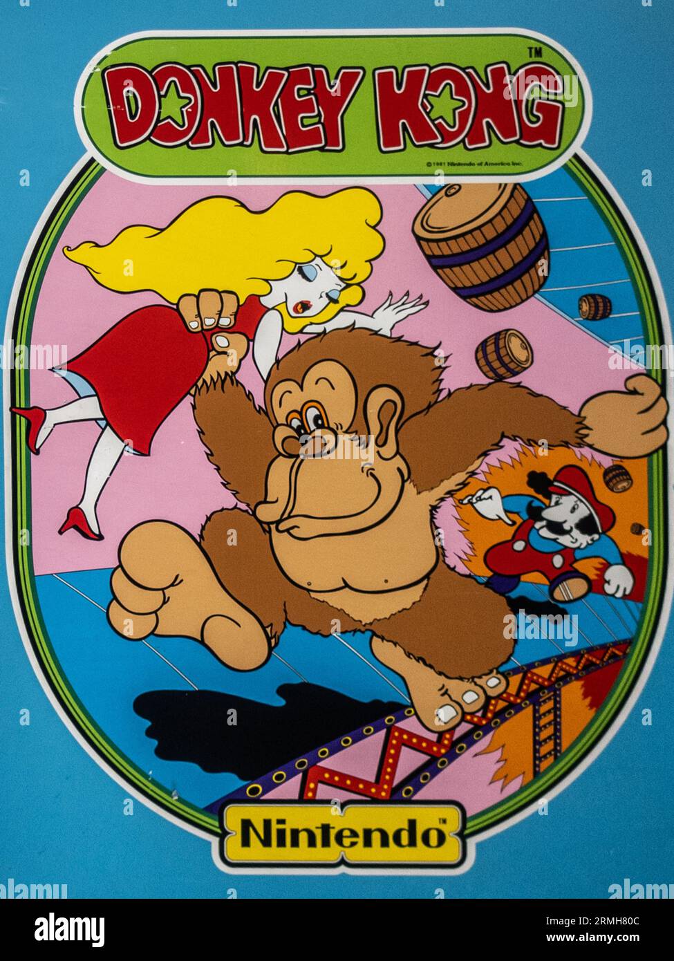 Nintendo Donkey Kong - lato di un classico cabinet da sala giochi. Blu bebè TKG4 Foto Stock