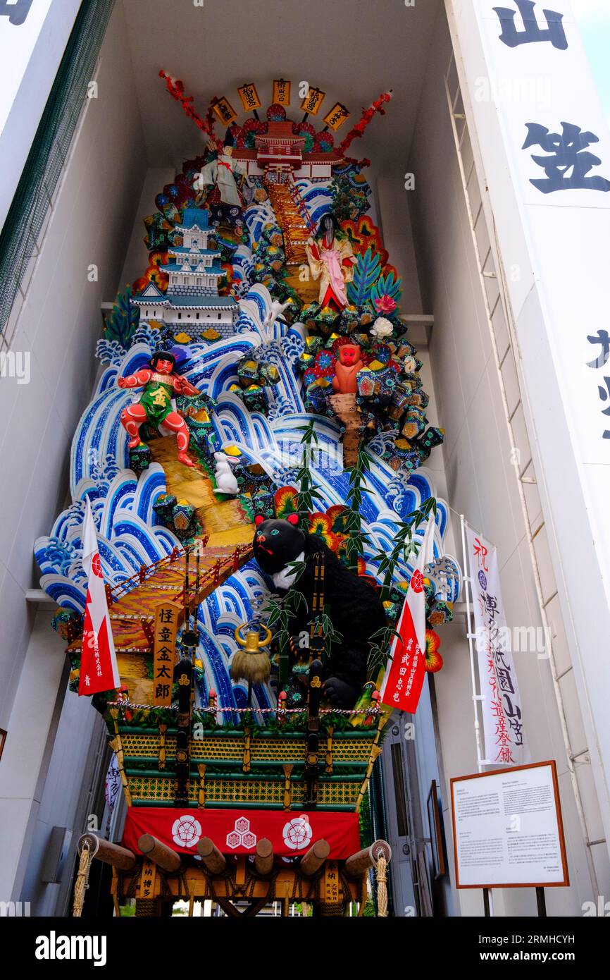 Giappone, Fukuoka. Gion Yamakasa Float dal Festival annuale, accanto al santuario shintoista Kushida. Foto Stock