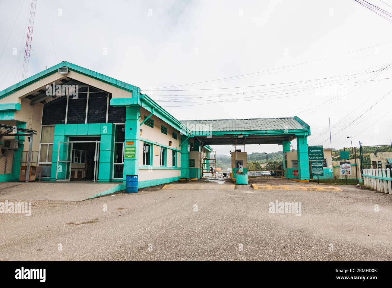 La stazione di frontiera del Belizean al confine terrestre con il Guatemala Foto Stock