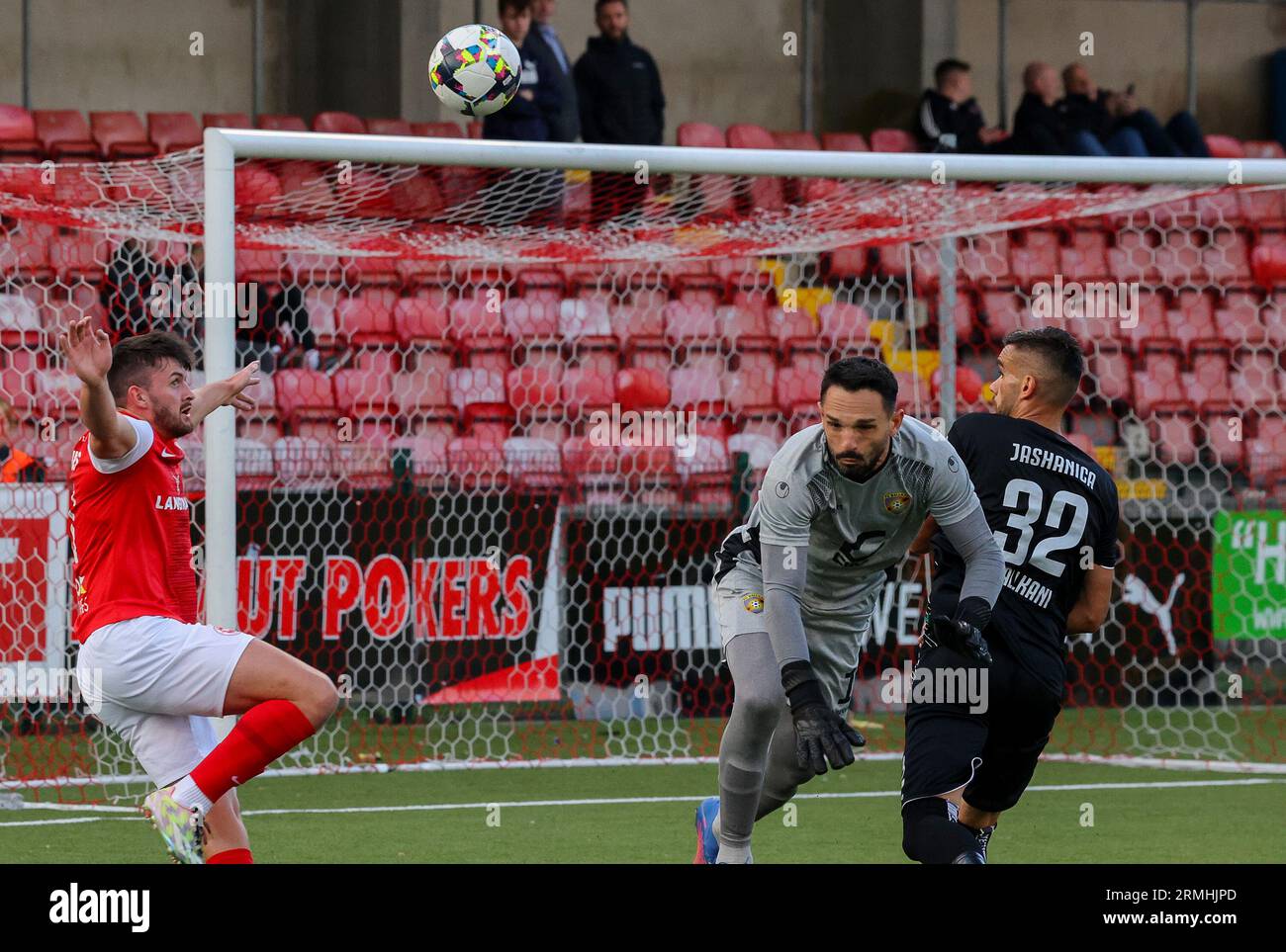 Solitude, Belfast, Irlanda del Nord, Regno Unito. 3 agosto 2023. UEFA Europa Conference League qualificazione secondo turno (andata e ritorno) – Larne contro Ballkani. FC Ballkani calciatore calciatore portiere Ehea Kolici (1). Foto Stock