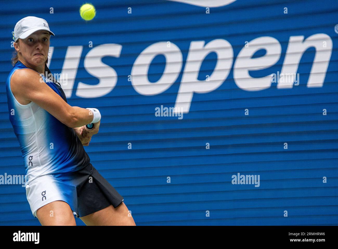 IgA Swiatek (POL) gareggia nel Women's Singles Round 1 agli US Open Tennis 2023. Foto Stock