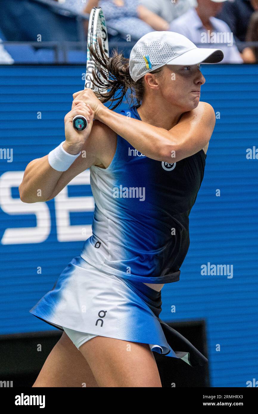 IgA Swiatek (POL) gareggia nel Women's Singles Round 1 agli US Open Tennis 2023. Foto Stock