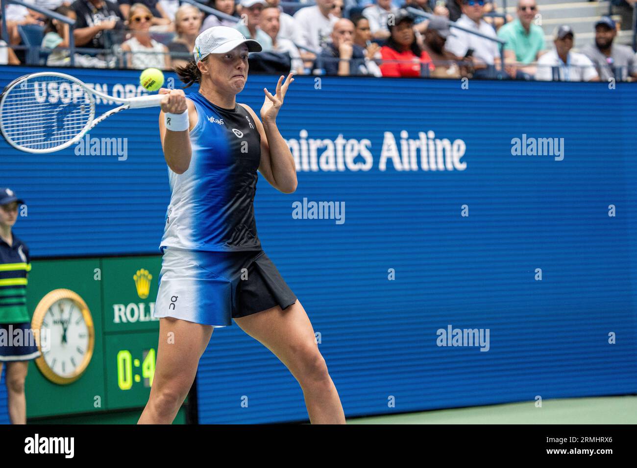 IgA Swiatek (POL) gareggia nel Women's Singles Round 1 agli US Open Tennis 2023. Foto Stock