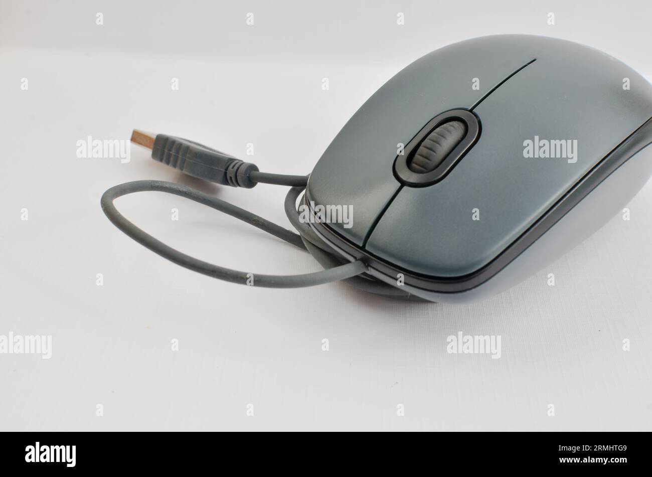 Primo piano di un mouse per computer dal design moderno, simbolo della tecnologia e del computing moderno. Perfetto per concetti tecnologici, simbolo dell'era digitale e. Foto Stock