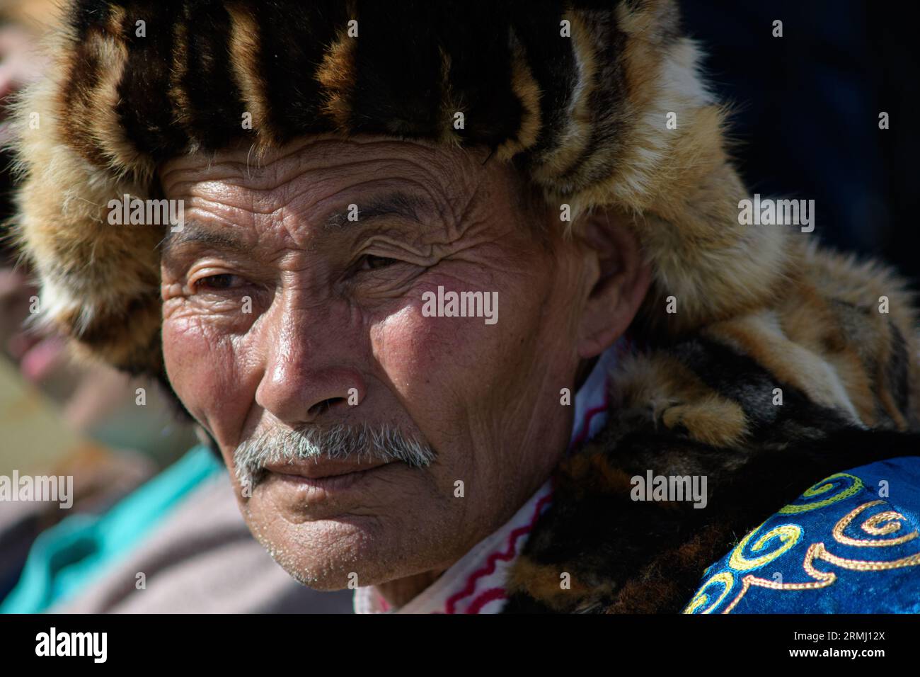 Ulan Bator, TUV, Mongolia - 20 agosto 2023. Ritratto di vecchio kazaco. Festival culturale mondiale dei nomadi in Mongolia. Crediti: L. Enkh-Orgil. Foto Stock