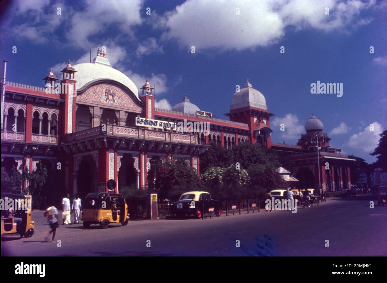 Chennai Egmore, precedentemente nota come Madras Egmore, nota anche come Chennai Elumbur (codice stazione: MS), è una stazione ferroviaria di Chennai, Tamil Nadu, India. Foto Stock