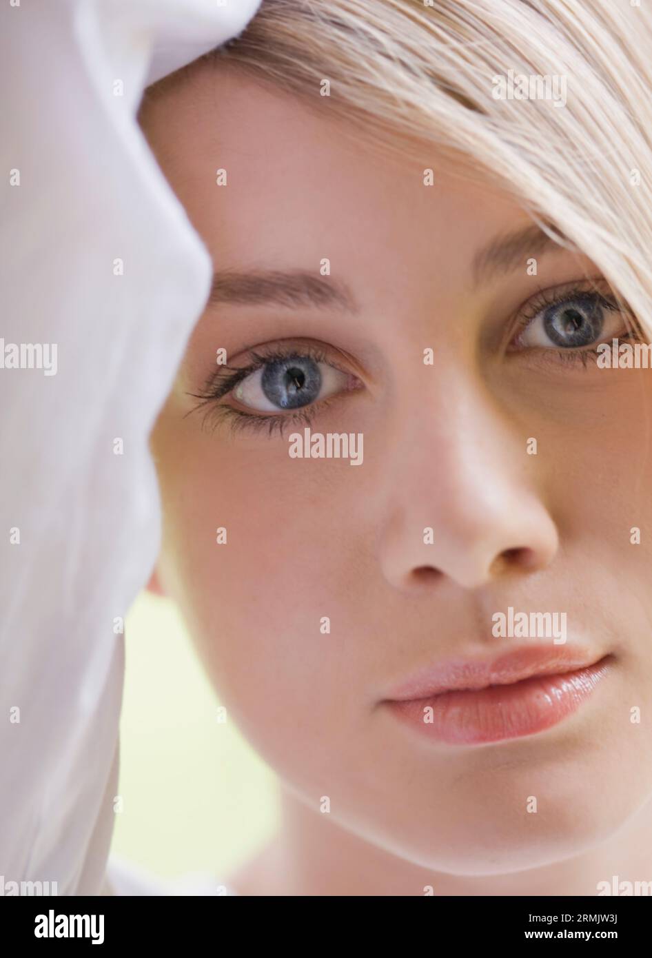 Ravvicinata di una giovane donna bionda Foto Stock