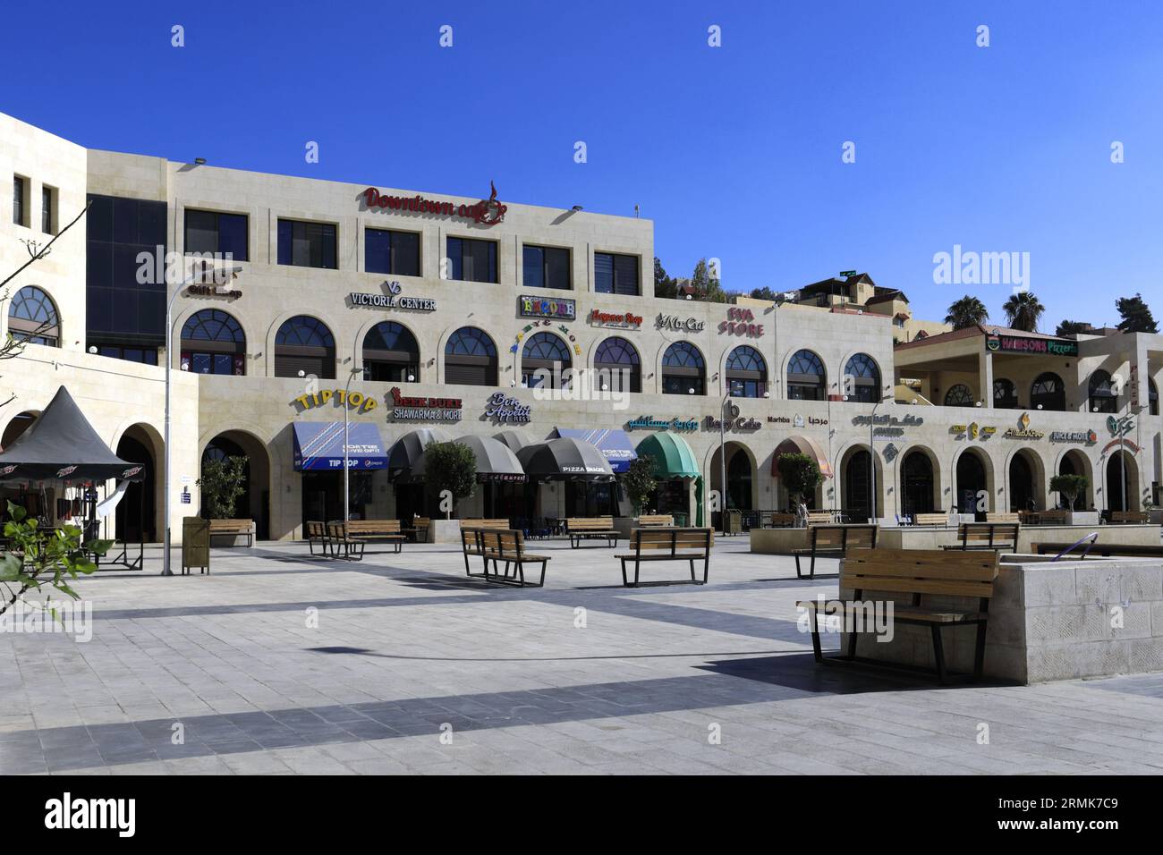 Vista delle case e delle strade della città di Wadi Musa, Giordania, Medio Oriente Foto Stock