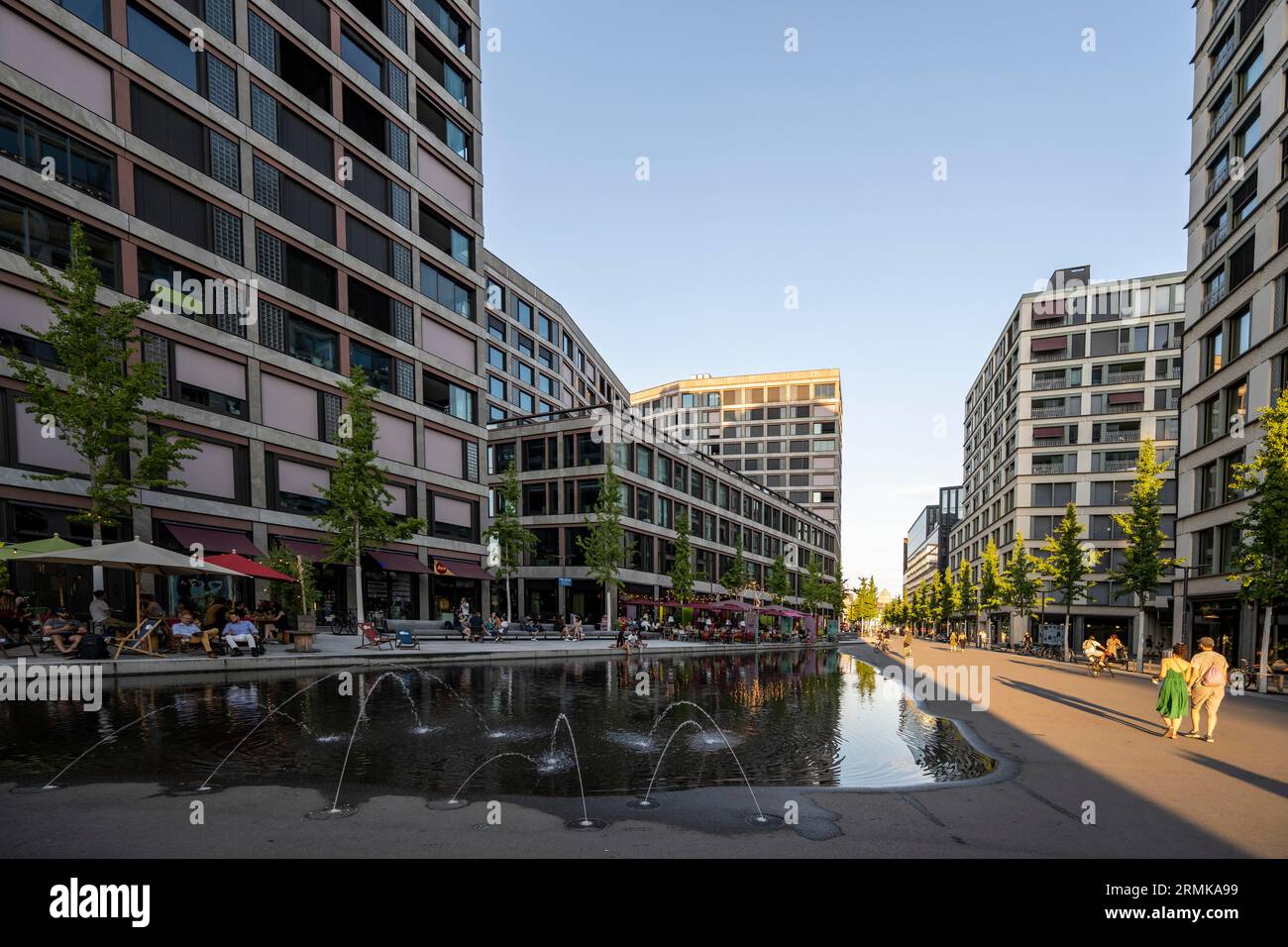 Europaallee con alti e moderni edifici, centro città, Zurigo, Svizzera Foto Stock