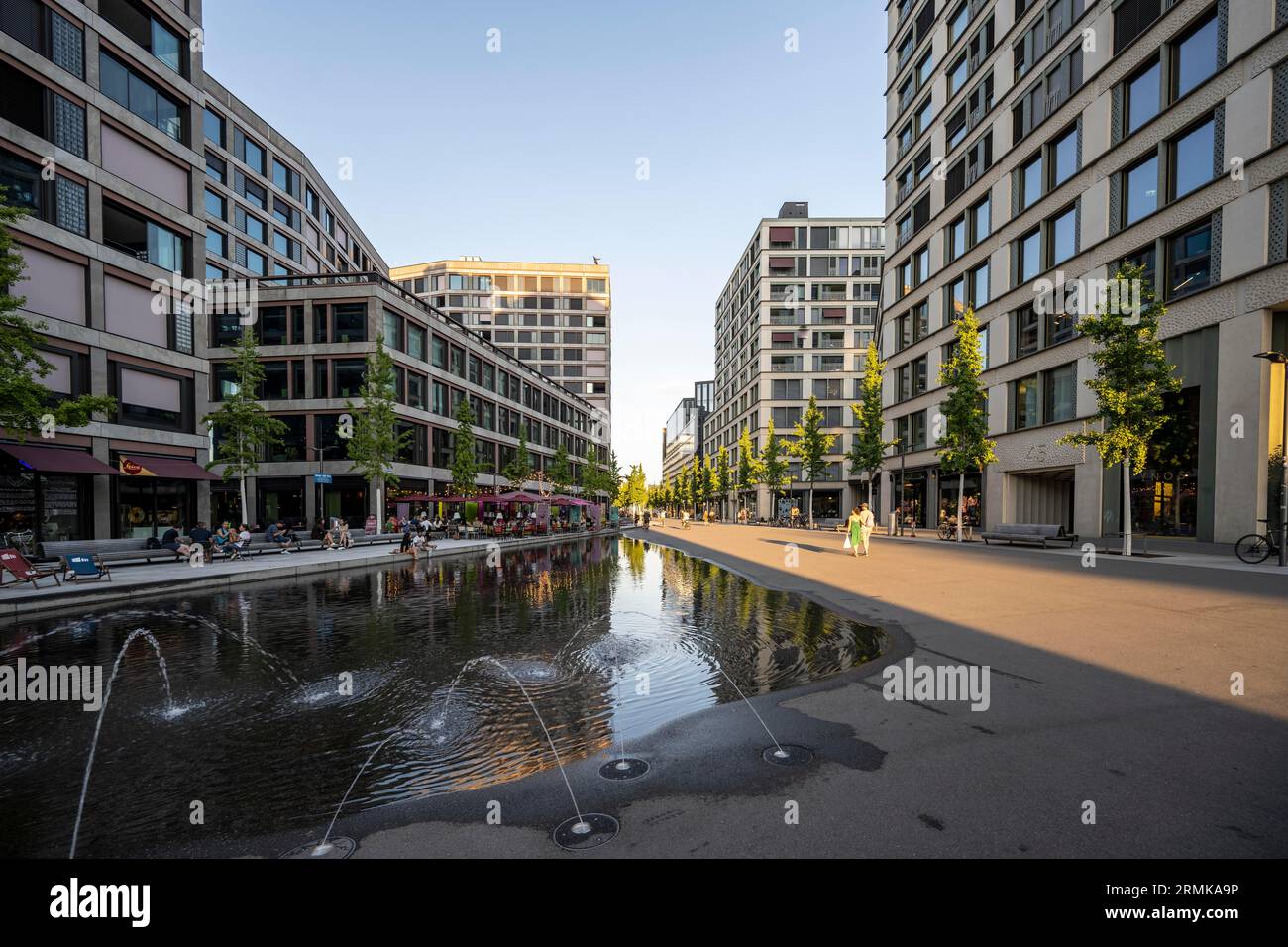 Europaallee con alti e moderni edifici, centro città, Zurigo, Svizzera Foto Stock