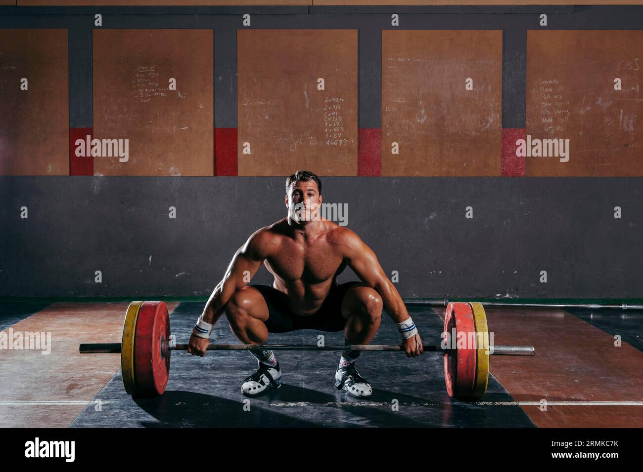 L'uomo facendo il bodybuilding Foto Stock