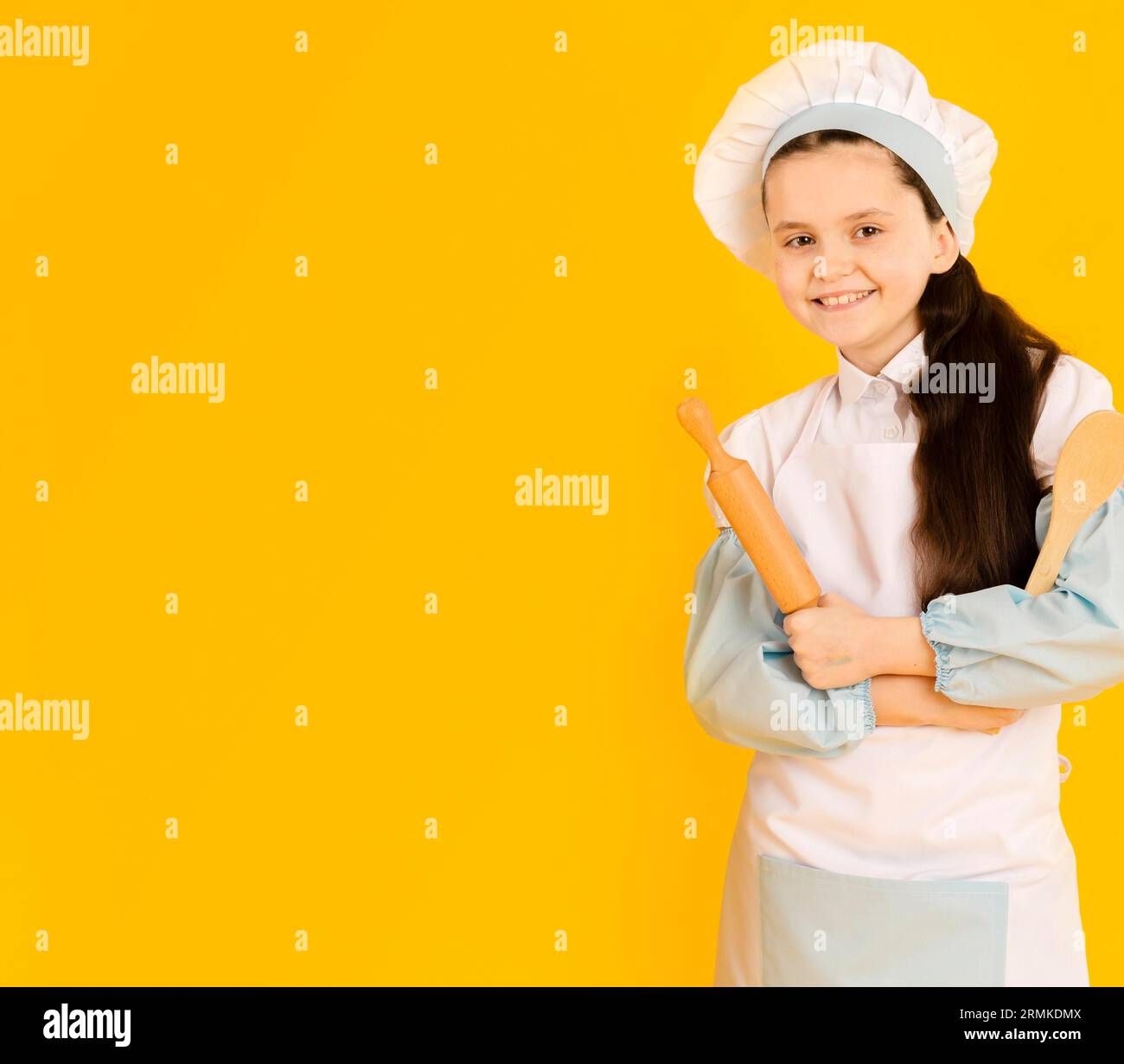 Adorabile giovane chef con spazio copia Foto Stock