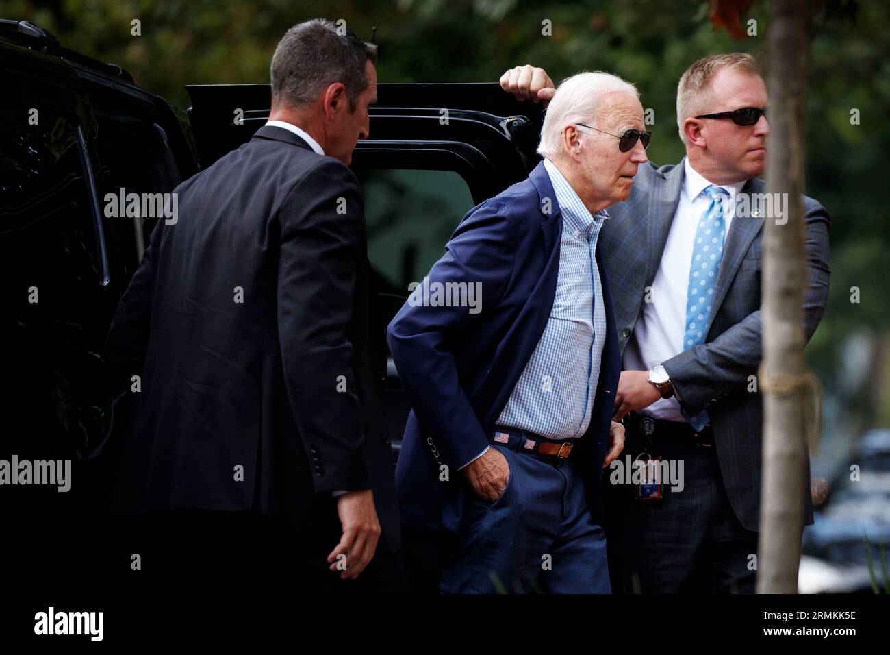 Washington, DC, USA. 27 agosto 2023. Il presidente degli Stati Uniti Joe Biden arriva alla Holy Trinity Catholic Church a Washington DC, negli Stati Uniti, domenica 27 agosto, 2023. credito: Ting Shen/Pool tramite CNP/dpa/Alamy Live News Foto Stock