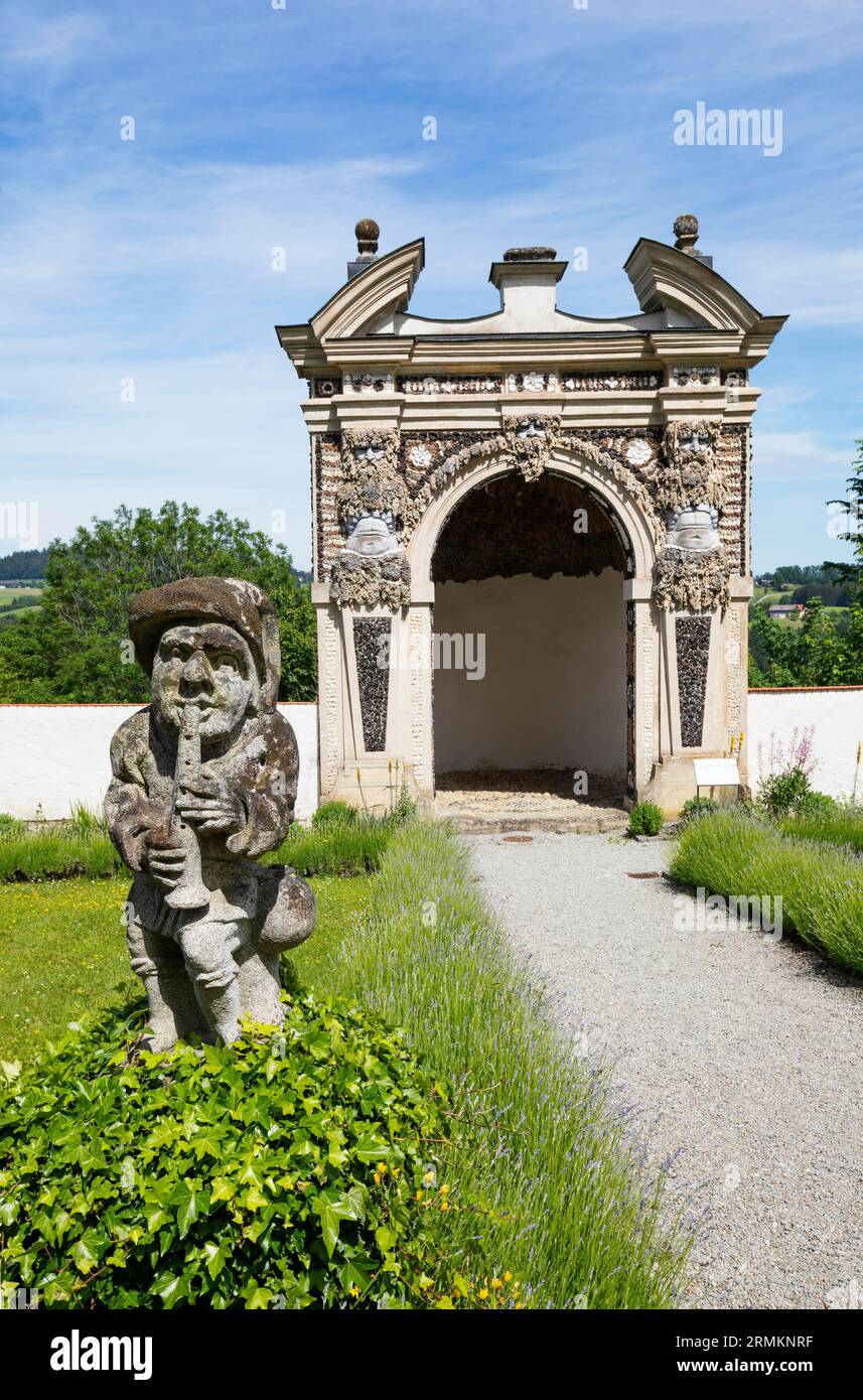 Paradise Garden con Grotta Giardino, Neuburg am Inn Castle, Neuburg am Inn, Lower Bavaria, Baviera, Germania Foto Stock