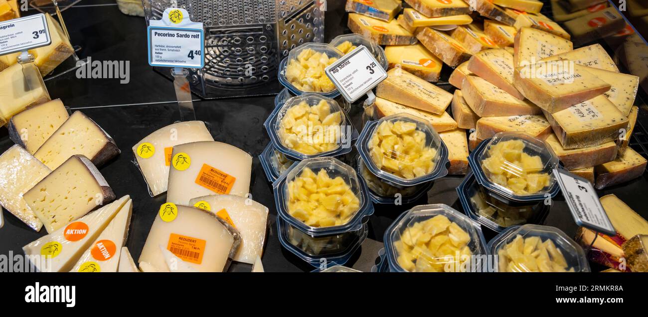 Supermercato, bancone formaggi, Svizzera Foto Stock