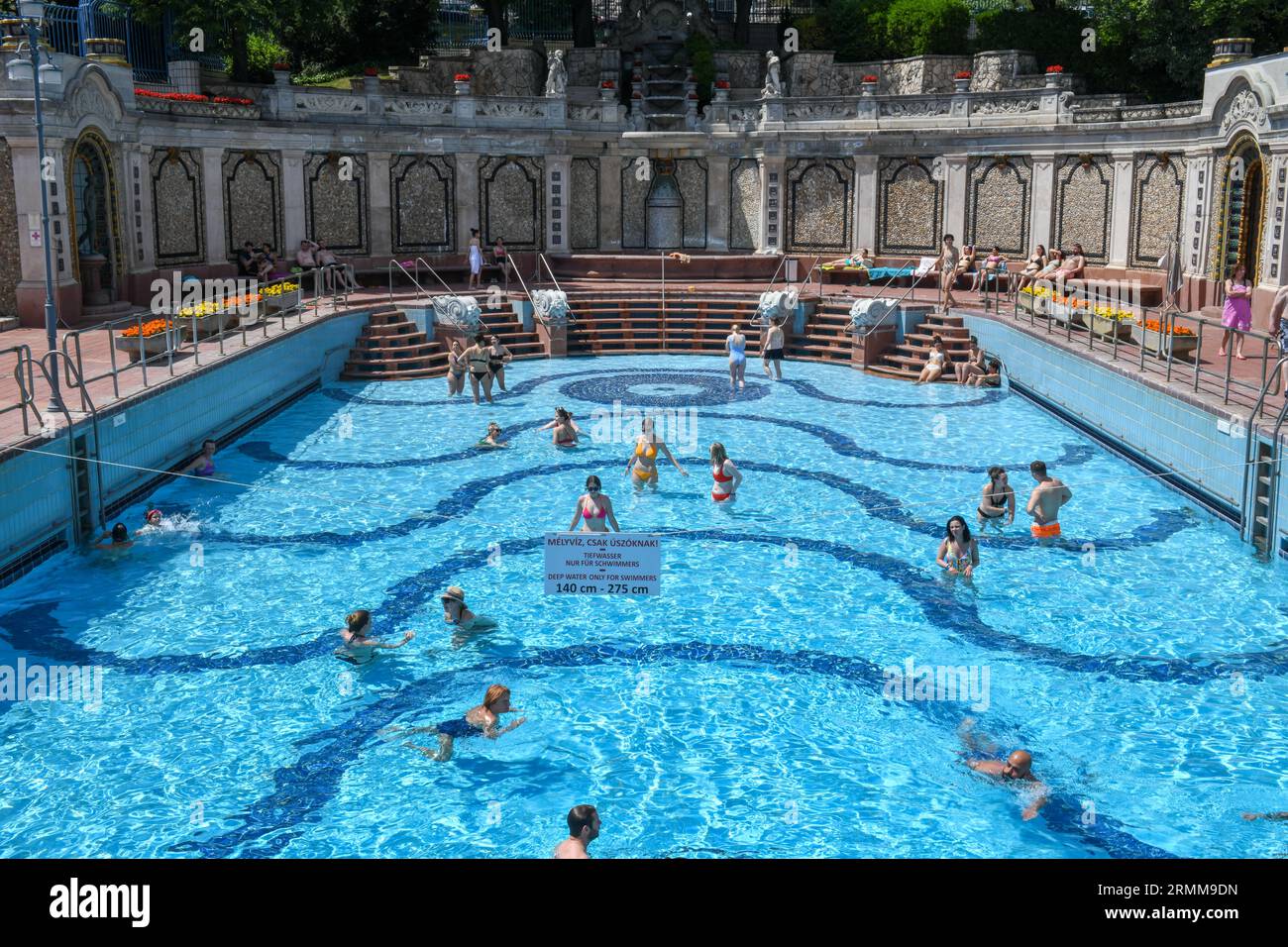 Budapest, Ungheria - 21 maggio 2023: Vista sulla piscina dei bagni Gellert a Budapest, in Ungheria Foto Stock