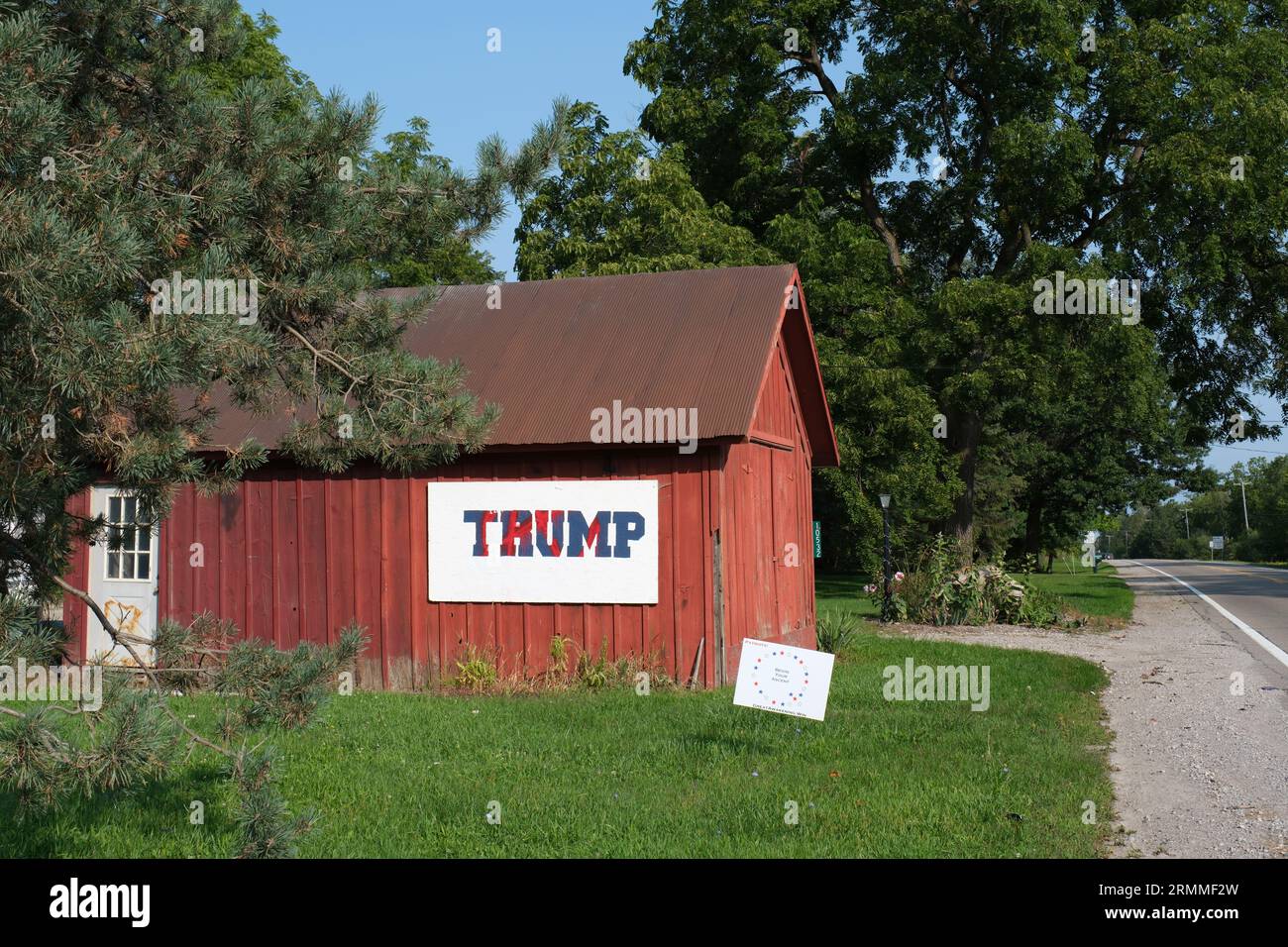 Capannone con un cartello a sostegno di Donald Trump, a Ortonville, Michigan Foto Stock
