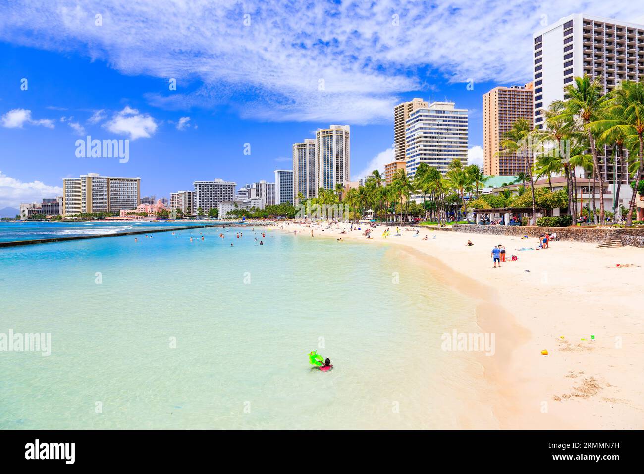 Honolulu, Hawaii. La spiaggia di Waikiki e di Honolulu skyline. Foto Stock