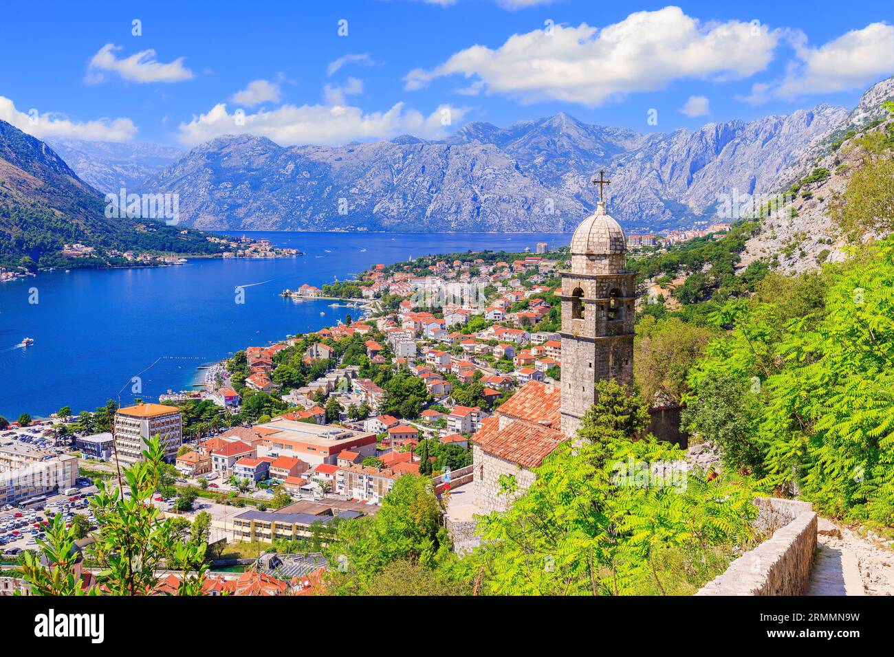 La Baia di Kotor e la Città Vecchia dal monte Lovcen. Montenegro. Foto Stock