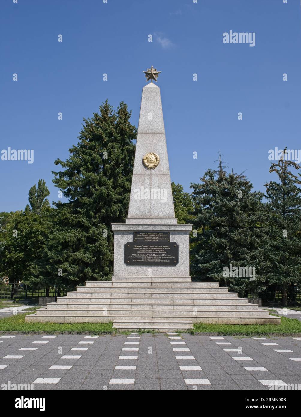 Szekesfehervar, Ungheria - 20 agosto 2023: Questo cimitero di guerra a Szekesfehervar contiene le sepolture di 4200 soldati e ufficiali sovietici che caddero in mezzo Foto Stock