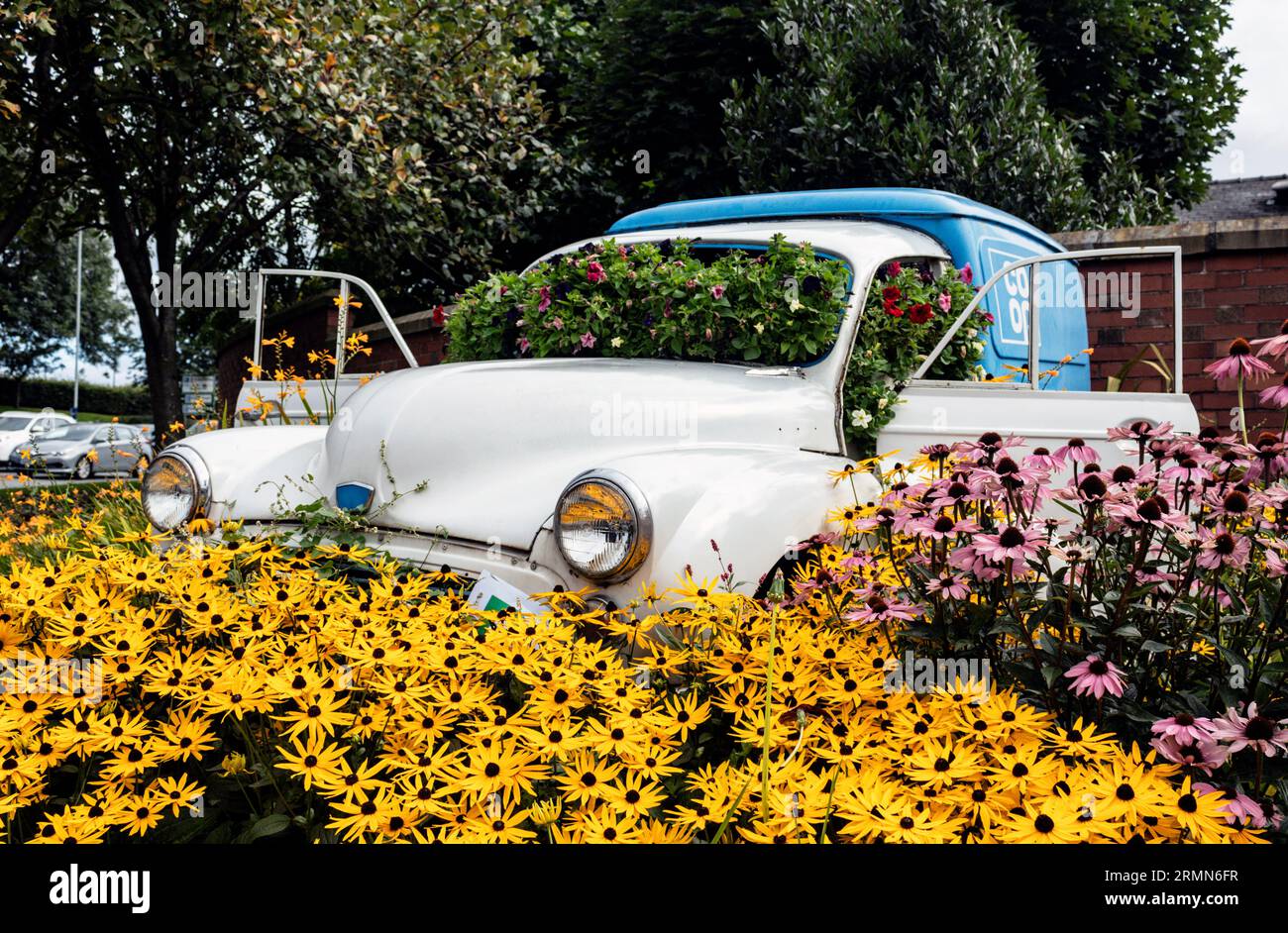 Austin van in livrea Co-Op su display statico. Rochdale, Greater Manchester. Foto Stock