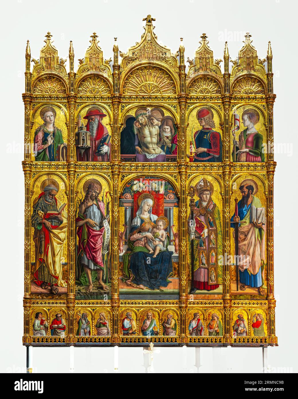 Il polittico di Sant'Emidio di Carlo Crivelli, pannelli posti all'interno di una cornice gotica scolpita. Cattedrale di Sant'Emidio. Ascoli Piceno Marche Italia Foto Stock