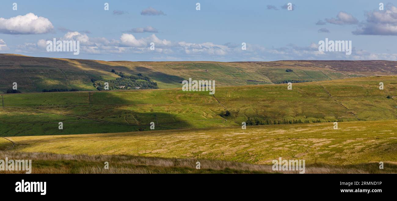 Throstle Buddhist Abbey from Mohope Moor, Hexham, North Pennines, Northumberland, Inghilterra, Regno Unito Foto Stock