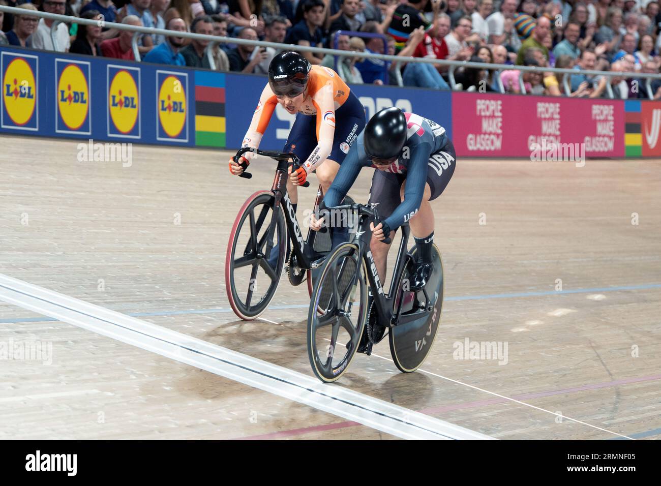 Jen Valente, corre per vincere la gara di gratta e vincendo la campionessa del mondo al, UCI Elite Track Championships, 4 agosto 2023 Foto Stock