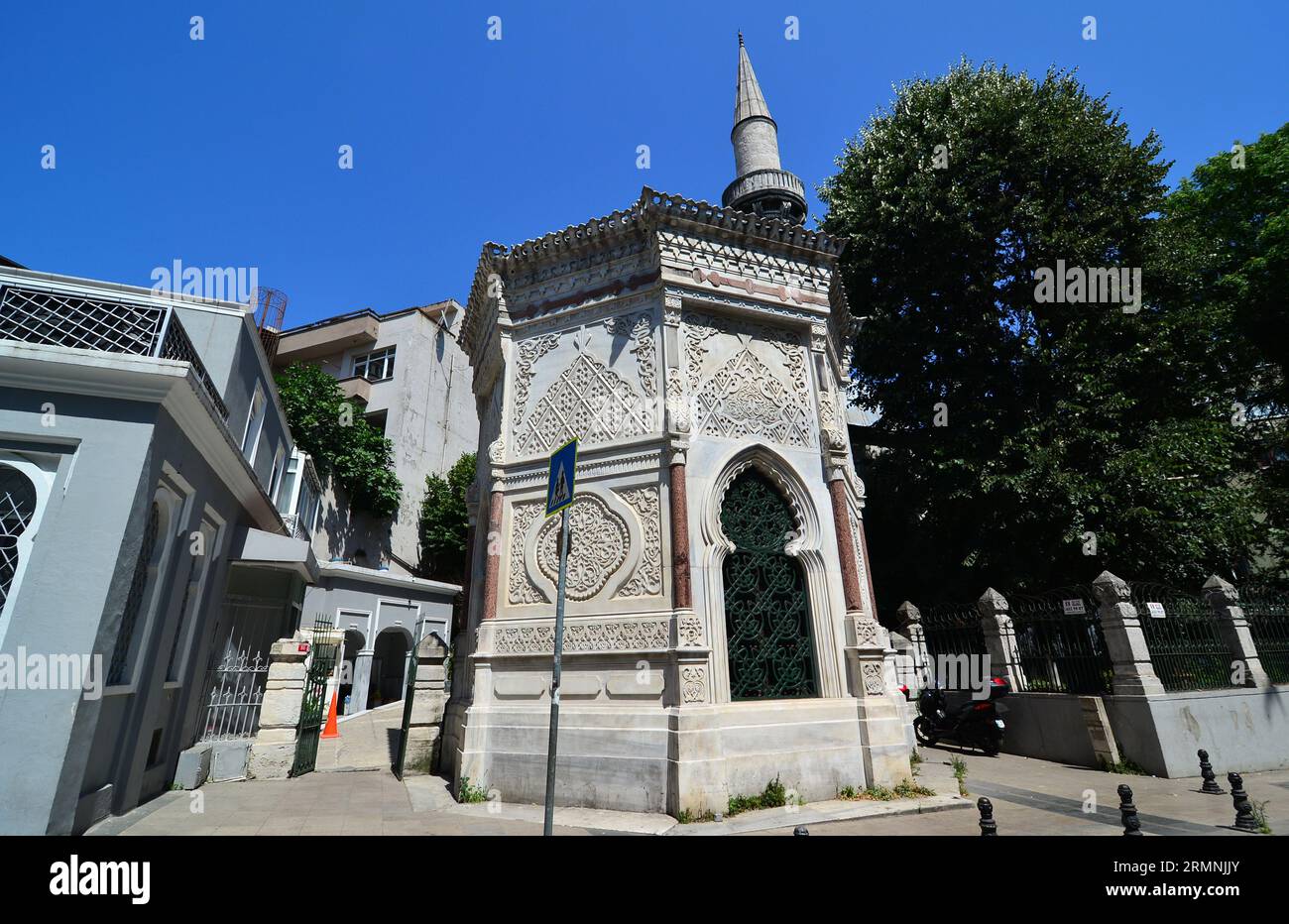 Storica Moschea di Fuat Pasha e Tomba a Istanbul, Turchia. Foto Stock