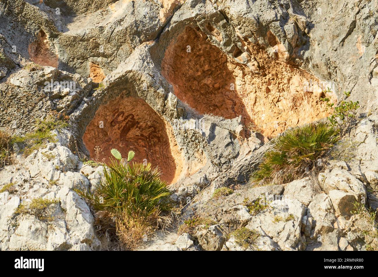 PLA de Petracos dipinti rupestri con figure antropomorfe di arte rupestre macro schematica levantina (Castell de Castells, Marina alta, Alicante, Spagna) Foto Stock