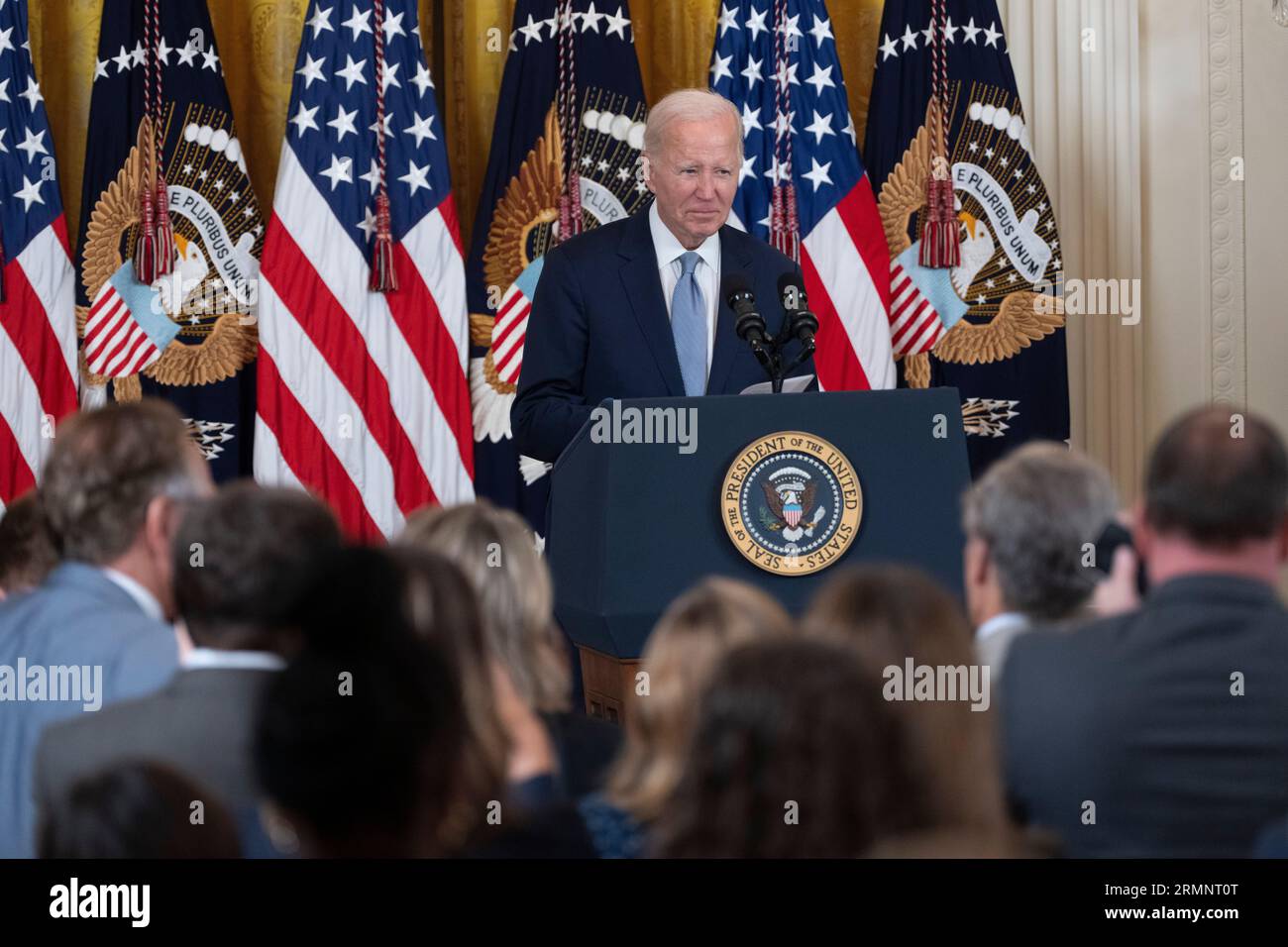 Il presidente degli Stati Uniti Joe Biden fa osservazioni sulla riduzione dei costi sanitari alla Casa Bianca di Washington, DC, 29 agosto 2023. Credito: Chris Kleponis/CNP Foto Stock