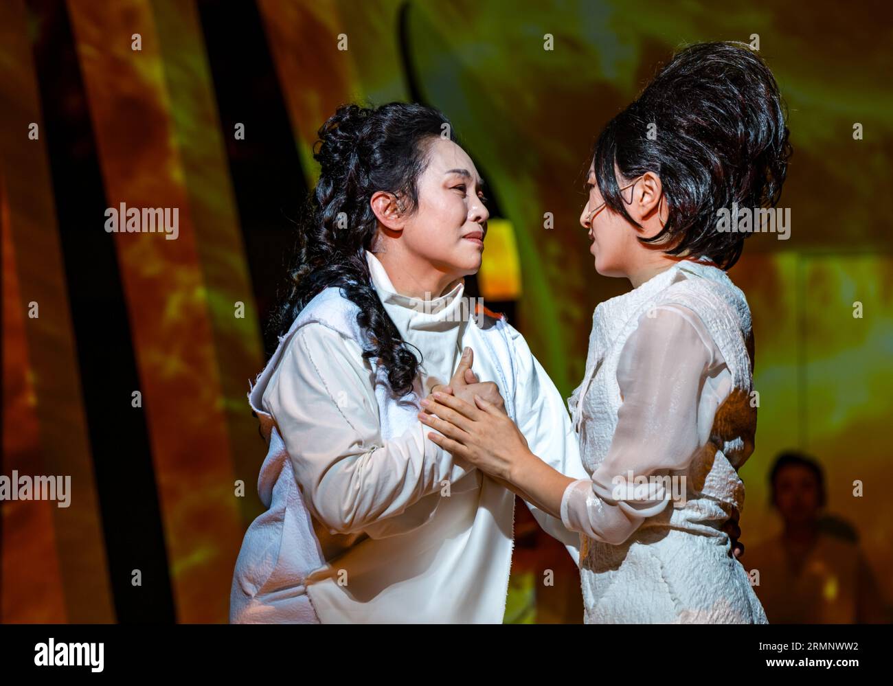 Scena dello spettacolo Trojan Women Korean Opera, Edinburgh Internationa Festival, Scozia, Regno Unito Foto Stock