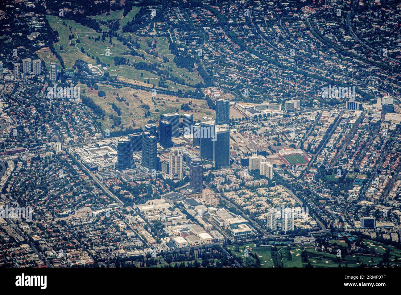 8/27/2022: Veduta aerea delle aree Century City, Brentwood e Westwood di Los Angeles Foto Stock