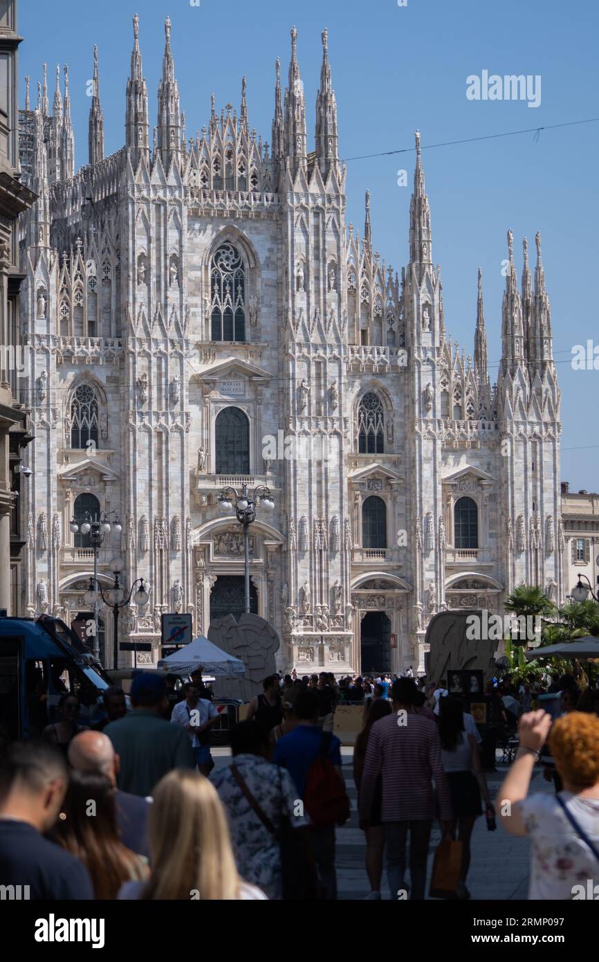 Milano, Galleria vittorio Emanuele II, leonardo da vinci, castello sforzesco, giuseppe garibaldi e duomo di milano Foto Stock