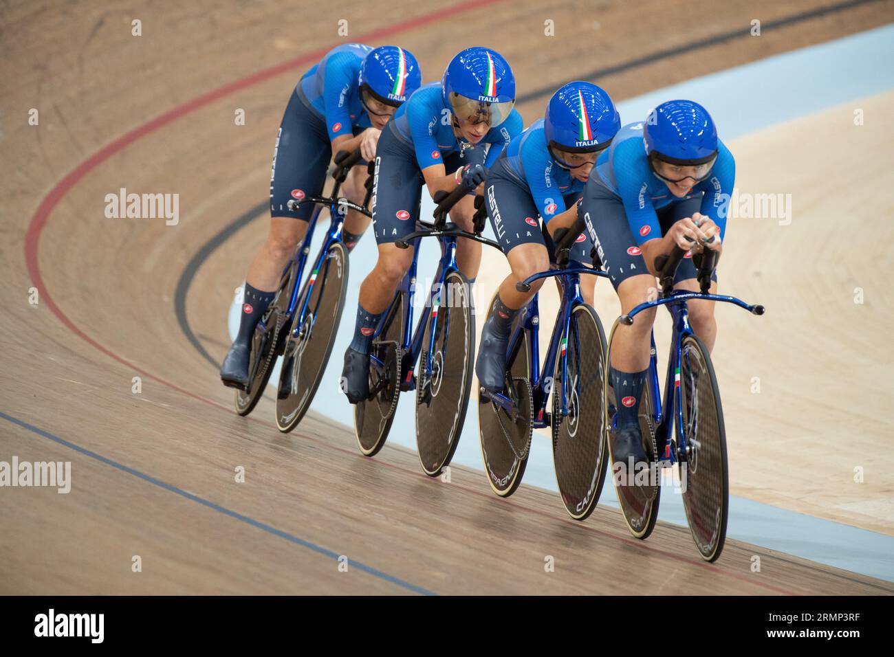 La squadra italiana di inseguimento femminile durante le qualifiche ai