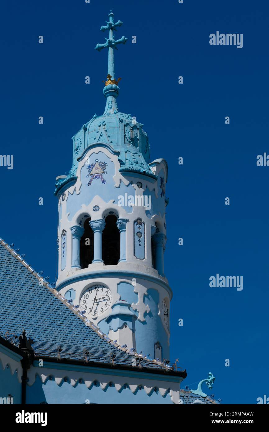 La chiesa di Santa Elisabetta o chiesa blu è una chiesa cattolica secessionista ungherese situata nella parte orientale della città vecchia. Bratislava, Spai Foto Stock