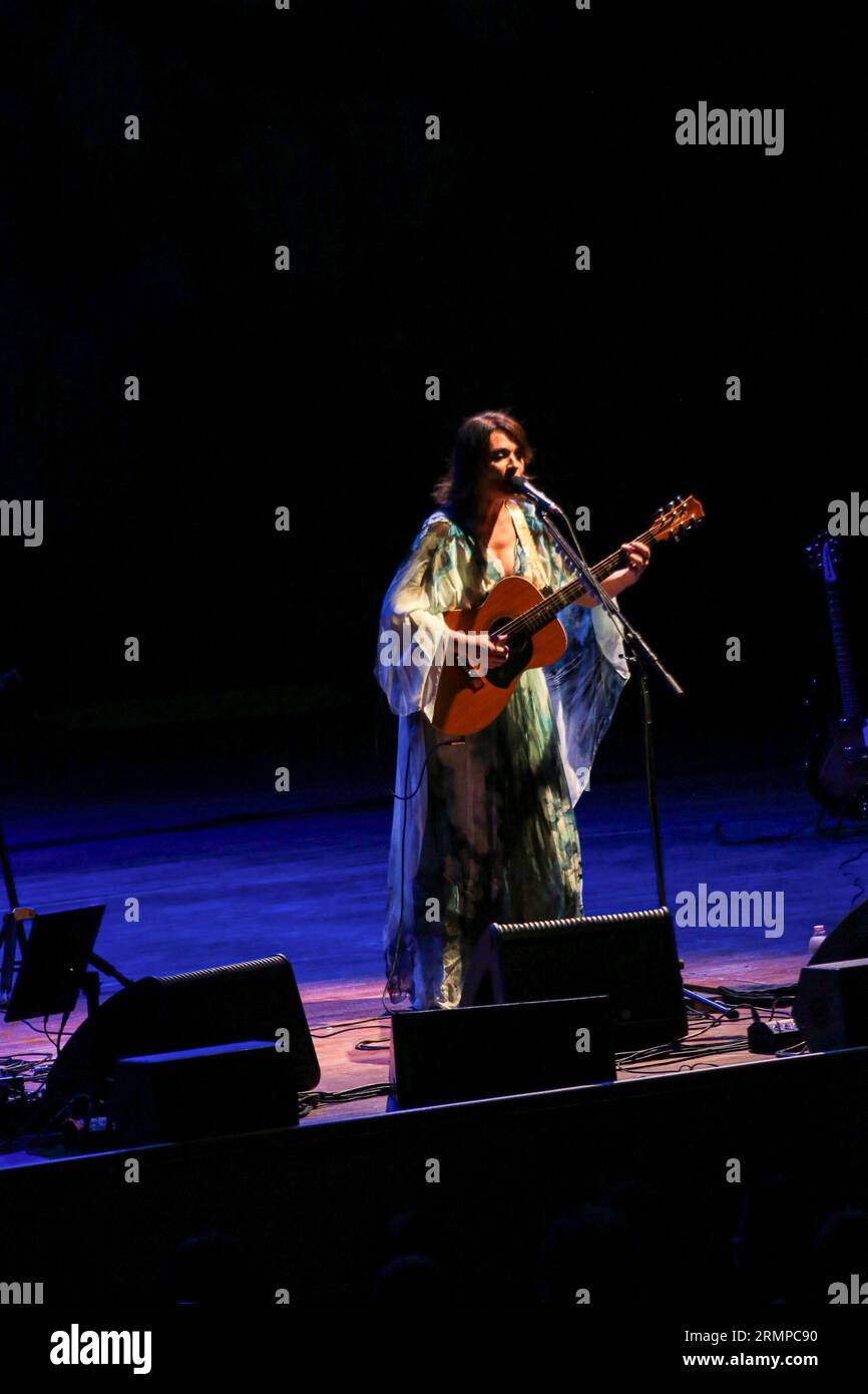 28 agosto 2023, Roma, Lazio, Italia: Carmen Consoli ed Elvis Costello si sono Uniti sul palco della sala di Santa Cecilia all'Auditorium Parco della musica. Con loro sul pavimento, Steve Nieve. Gli artisti si sono alternati con le loro canzoni più note, eseguendo in performance separate. (Immagine di credito: © Daniela Franceschelli/Pacific Press via ZUMA Press Wire) SOLO USO EDITORIALE! Non per USO commerciale! Foto Stock