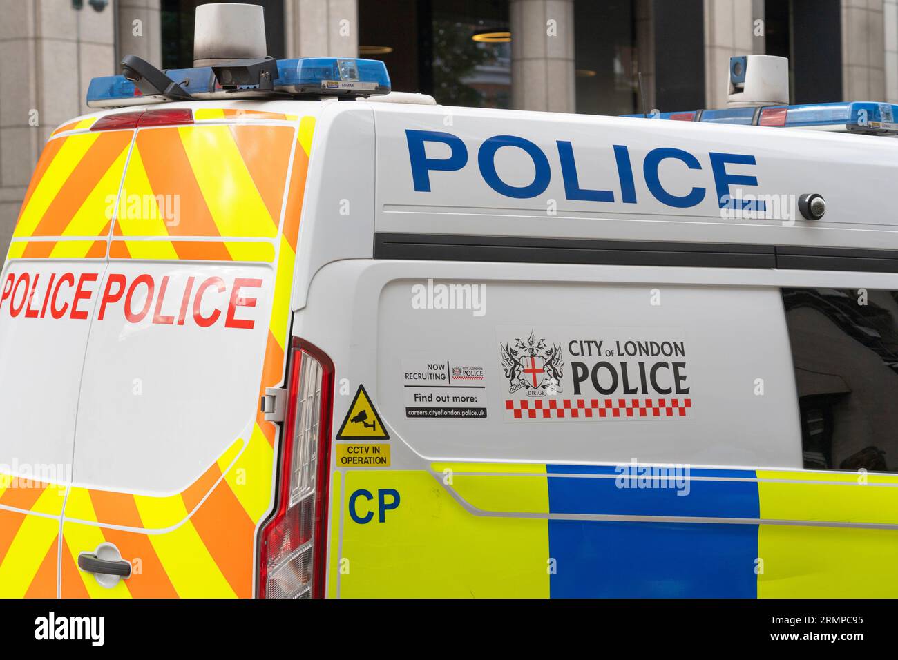 Un furgone della polizia parcheggiato sulla A10 a Londra, parte della polizia della City of London. Inghilterra. Concetto: Tasso di criminalità, investigazione sui crimini Foto Stock