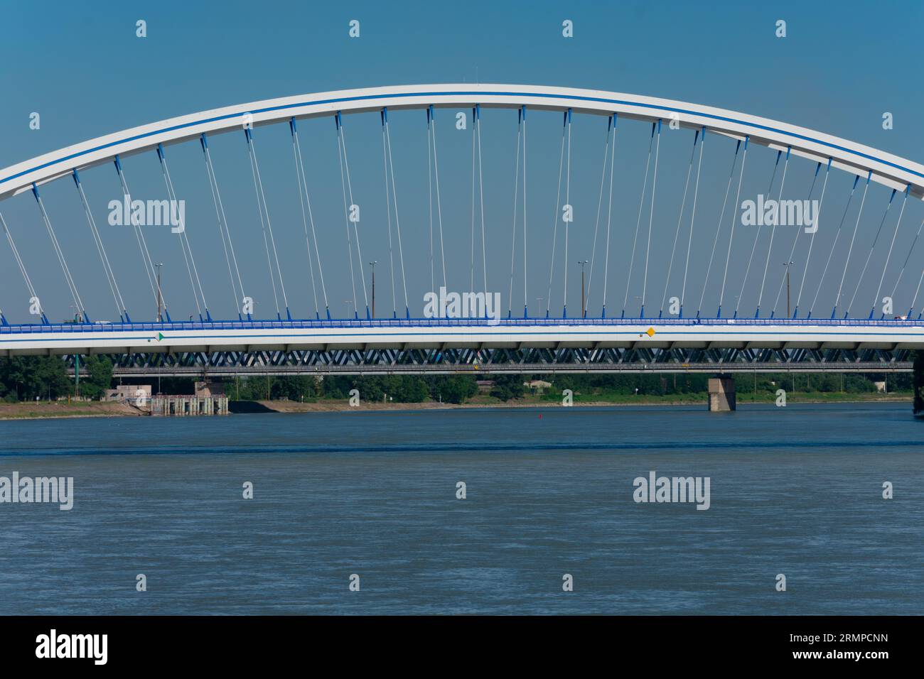 Bratislava, Slovacchia. 14 agosto 2023. Apollo Bridge, Apollo Most. Un ponte stradale sul Danubio Foto Stock