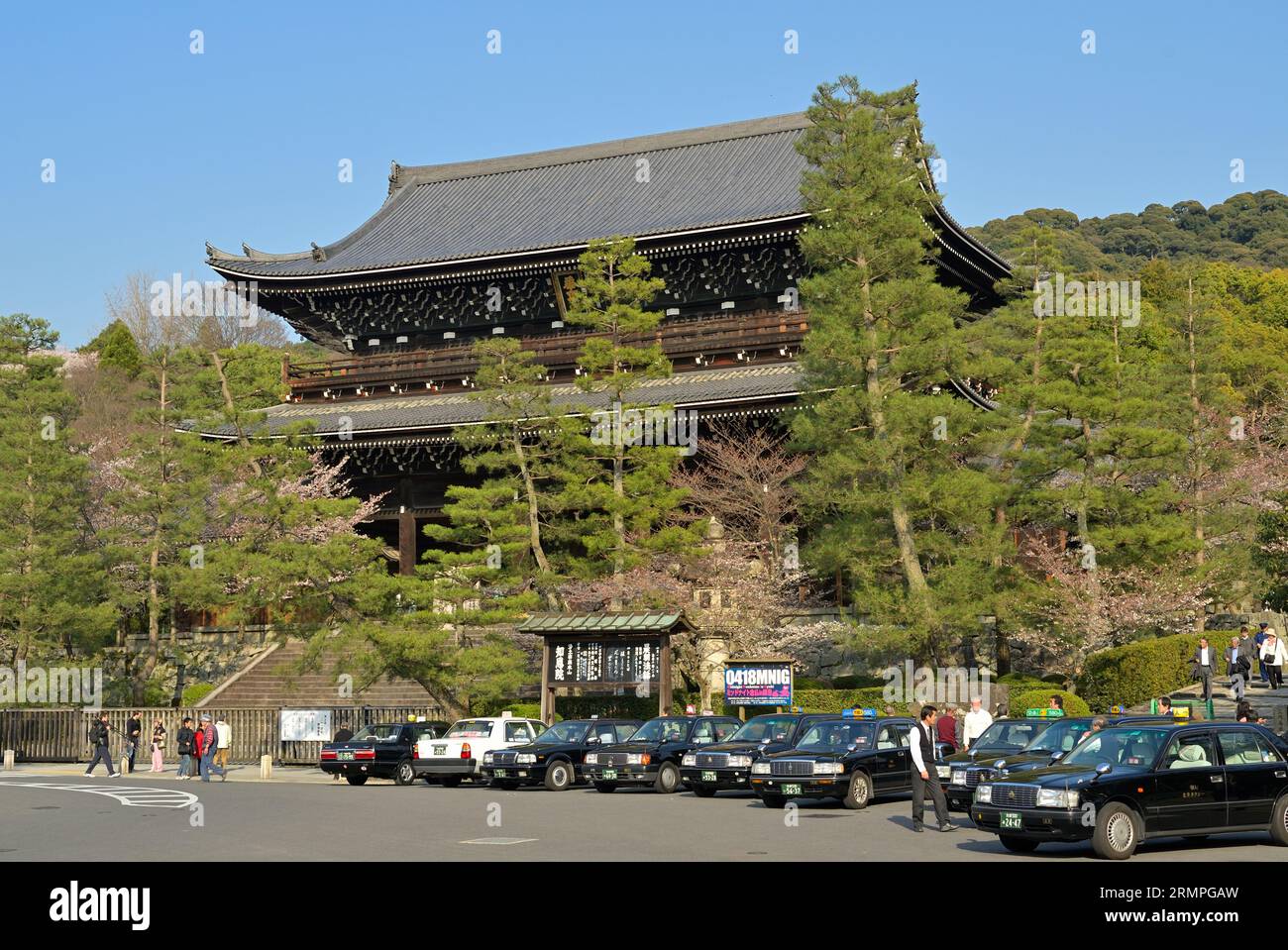 La maestosa porta Sammon di Chion-in a Maruyamacho, Kyoto JP Foto Stock
