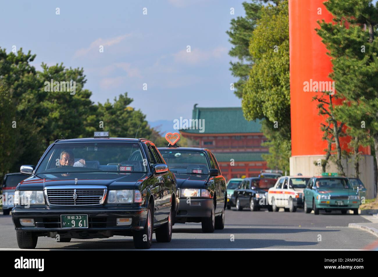 Il primo gateway esterno torii di Heian-jingu, Kyoto JP Foto Stock