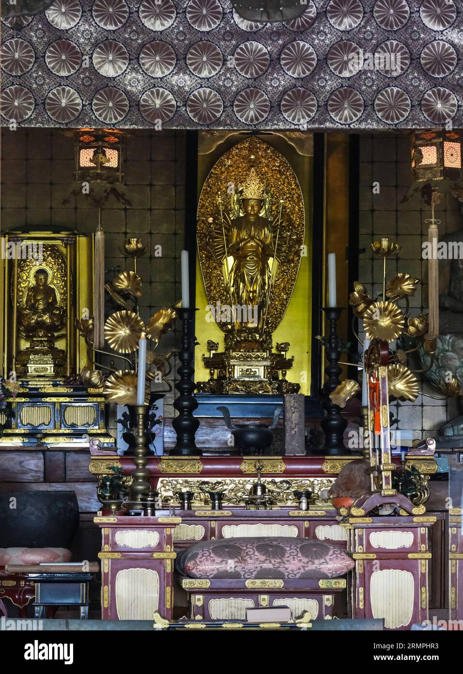 Giappone, Kyushu. Altare del Tempio buddista Choan-ji. Prefettura di Oita, penisola di Kunisaki. Foto Stock