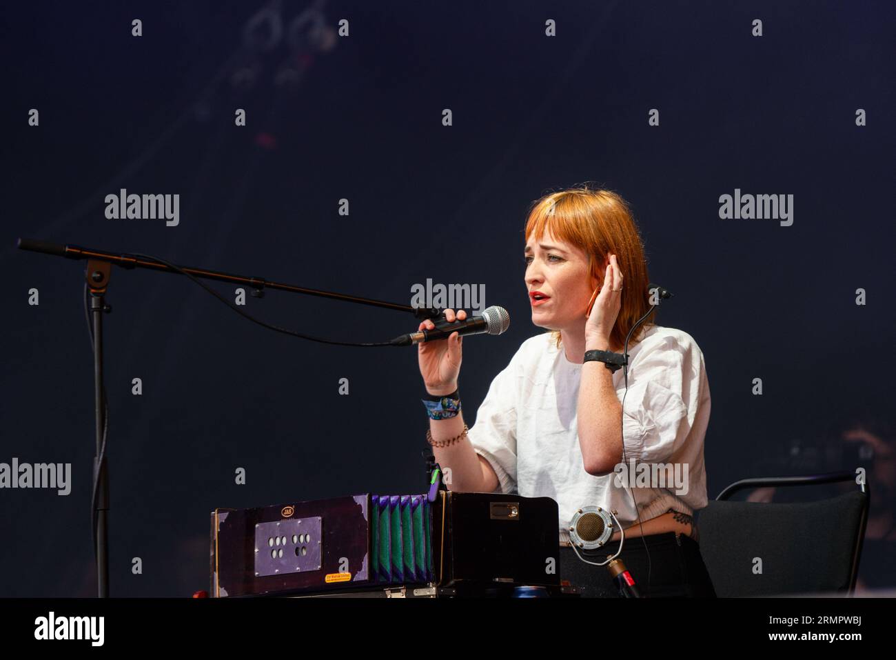 Radie Peat della band irlandese LANKUM on Mountain Stage al Green Man Festival in Galles, Regno Unito, agosto 2023. Foto: Rob Watkins Foto Stock