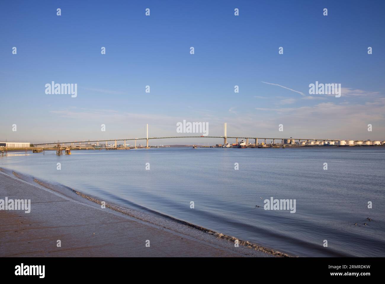 Attraversamento del fiume dartford dal villaggio di Greenhithe sulle rive del tamigi nel Kent Foto Stock