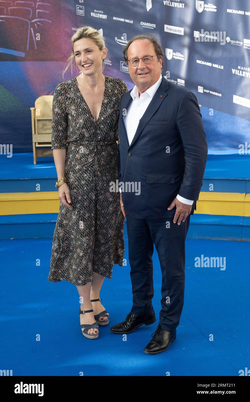 Angouleme, Francia. 25 agosto 2023. Julie Gayet e l'ex presidente francese della Repubblica francese Francois Hollande partecipano al le Proces Goldman alla photocall di Premiere Affaire durante il 16° Angouleme French-Speaking Film Festival il 25 agosto 2023 ad Angouleme, in Francia. Foto di David Niviere/ABACAPRESS.COM credito: Abaca Press/Alamy Live News Foto Stock