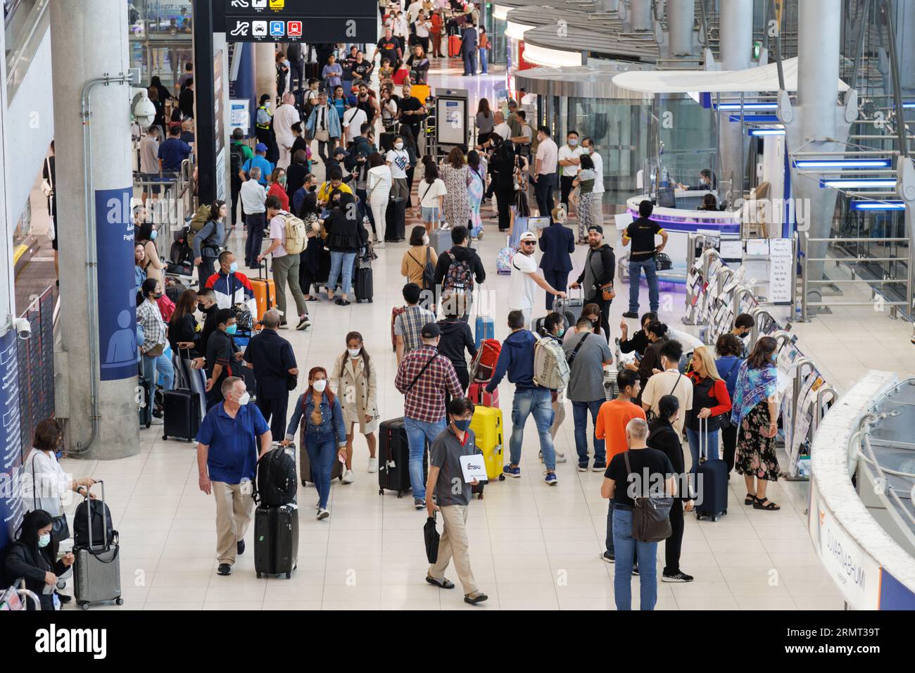 Bangkok, Thailandia - 2 settembre 2023: I passeggeri dei viaggi in asia ed europa arrivano all'aeroporto di suvarnabhumi per viaggiare in thailandia. Foto Stock