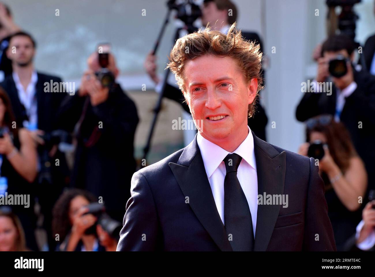 (140830) -- VENEZIA, 30 agosto 2014 -- il regista David Gordon Green posa sul Red carpet per Manglehorn durante la 71a Mostra del Cinema di Venezia a Lido di Venezia, 30 agosto 2014. ) ITALY-VENICE-FILM FESTIVAL-MANGLEHORN XuxNizhi PUBLICATIONxNOTxINxCHN Venezia agosto 30 2014 il regista David Gordon Green posa SUL tappeto rosso per la 71a Mostra del Cinema di Venezia a Lido di Venezia agosto 30 2014 Italia Mostra del Cinema di Venezia PUBLICATIONxNOTxINxCHN Foto Stock