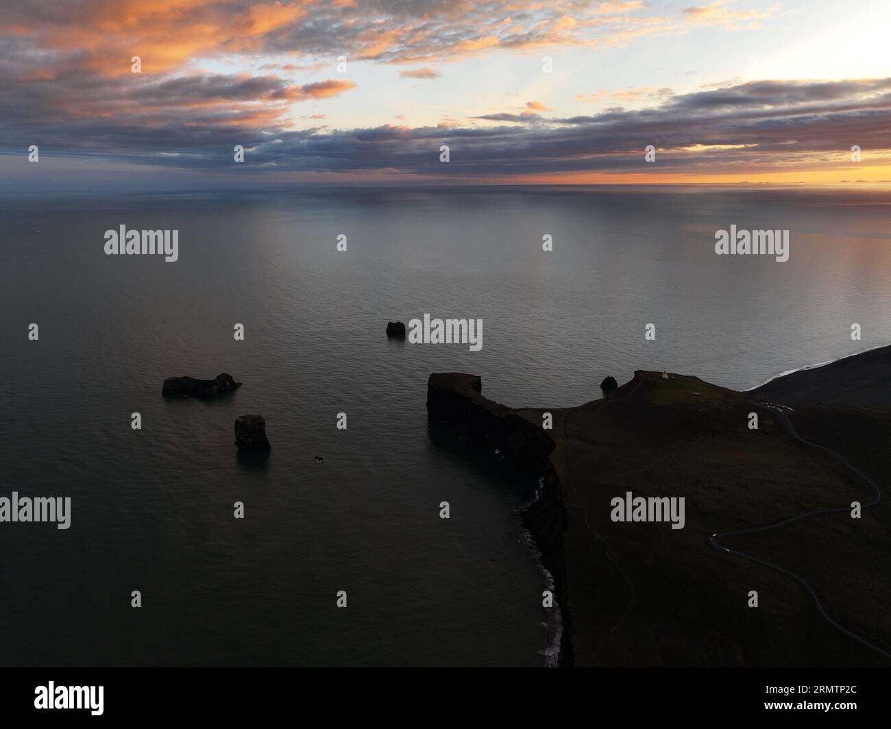 Vista aerea paesaggio islandese, natura e costa Foto Stock