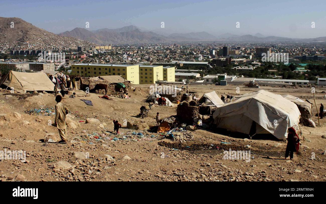 (140918) -- KABUL, 18 settembre 2014 -- le tende dei nomadi sono viste a Kabul, Afghanistan il 18 settembre 2014.Maryam Khamosh) AFGHANISTAN-KABUL-NOMAD-LIFE XinhuaxKabul PUBLICATIONxNOTxINxCHN Kabul 18 settembre 2014 le tende delle celebrità nomadi sono laghi a Kabul Afghanistan IL 18 settembre 2014 Maryam Afghanistan Kabul Kabul NOMAD Life PUBLINTBLINTIXNOTXINTXNATTXNATI Foto Stock