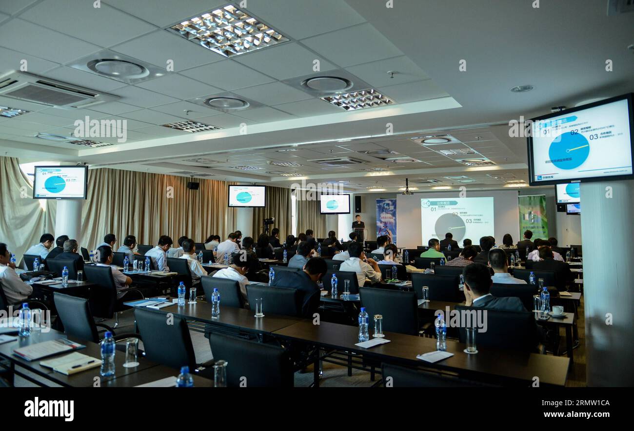 I rappresentanti partecipano al seminario a Johannesburg, in Sudafrica, il 26 settembre 2014. Un seminario sull'assicurazione delle esportazioni e del credito è stato tenuto congiuntamente dall'Associazione economica e commerciale Sud Africa-Cina e DA SINOSURE qui venerdì. ) SOUTH AFRICA-JOHANNESBURG-EXPORT-CREDIT-INSURANCE-SEMINARIO ZhaixJianlan PUBLICATIONxNOTxINxCHN i rappresentanti partecipano al Seminario di Johannesburg Sud Africa IL 26 2014 settembre al Seminario sull'assicurazione per l'esportazione e il credito What Co Hero di South Africa China Economy and Trade Association e qui venerdì South Africa Johannesburg Export Credit Insurance Seminar PUBLICATIONXINxCHN Foto Stock